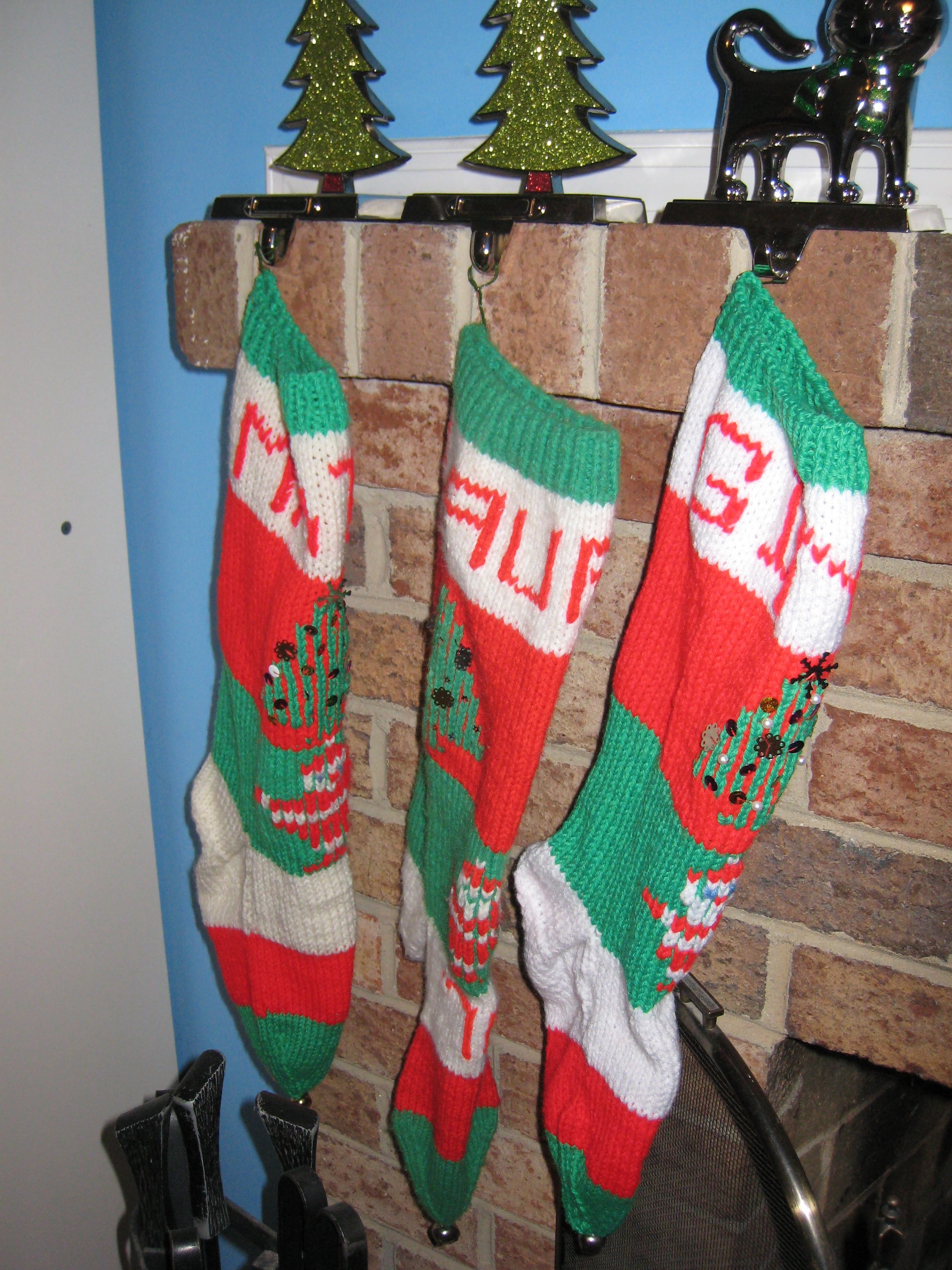 free-christmas-cables-stockings-pattern-knitted-christmas-stocking-patterns-stocking-pattern